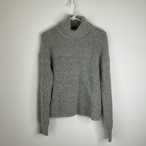 Calvin Klein gray turtleneck sweater in a soft knit fabric size Medium